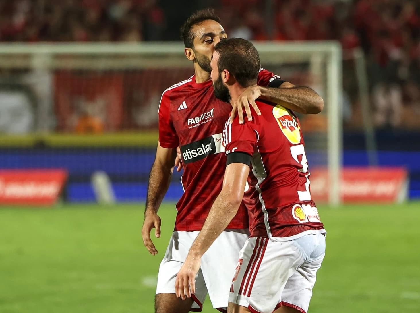Al Ahly bat Zed 2-1