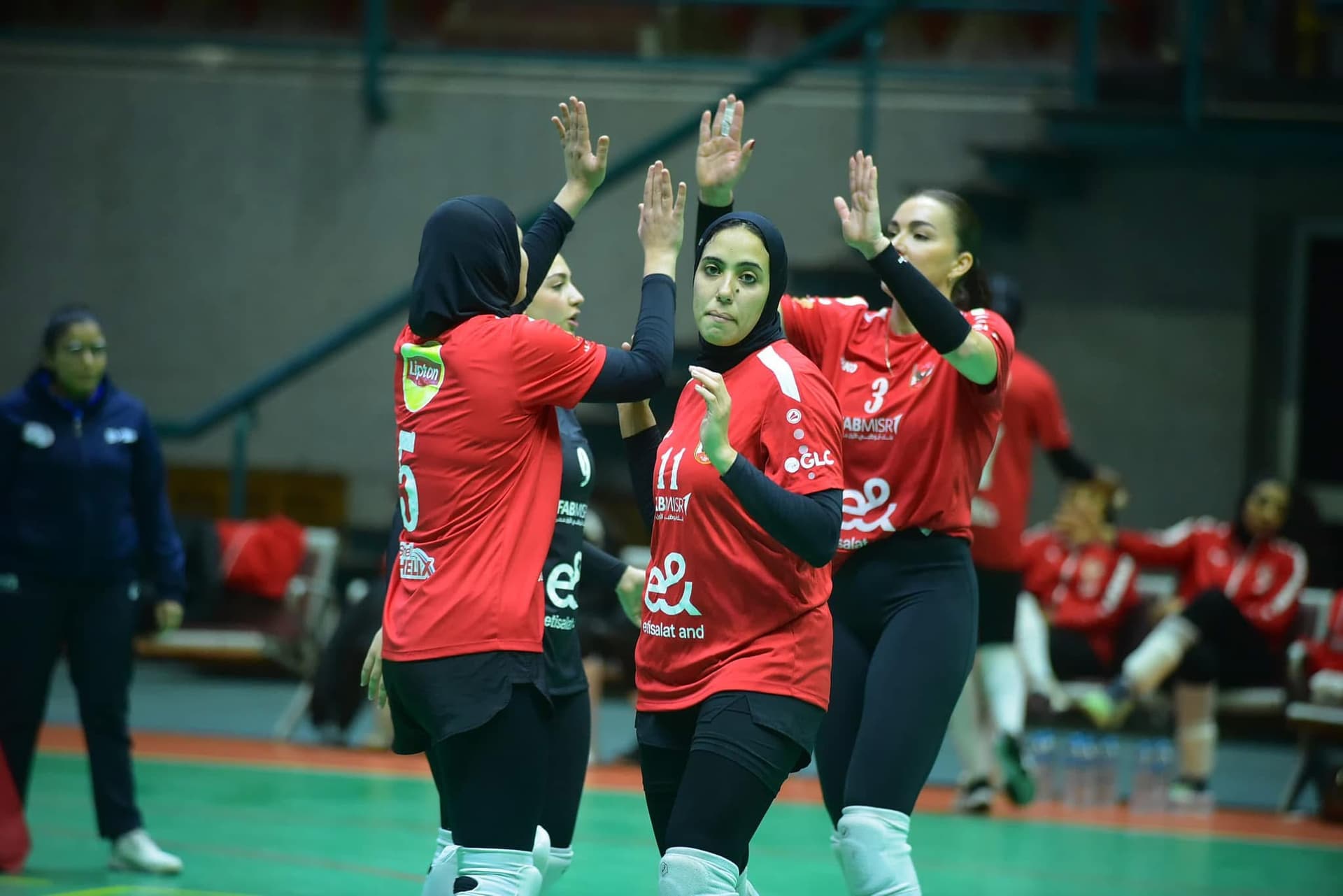 «سيدات طائرة الأهلي» يتأهل لنصف نهائي الدوري بعد الفوز على المقاولون