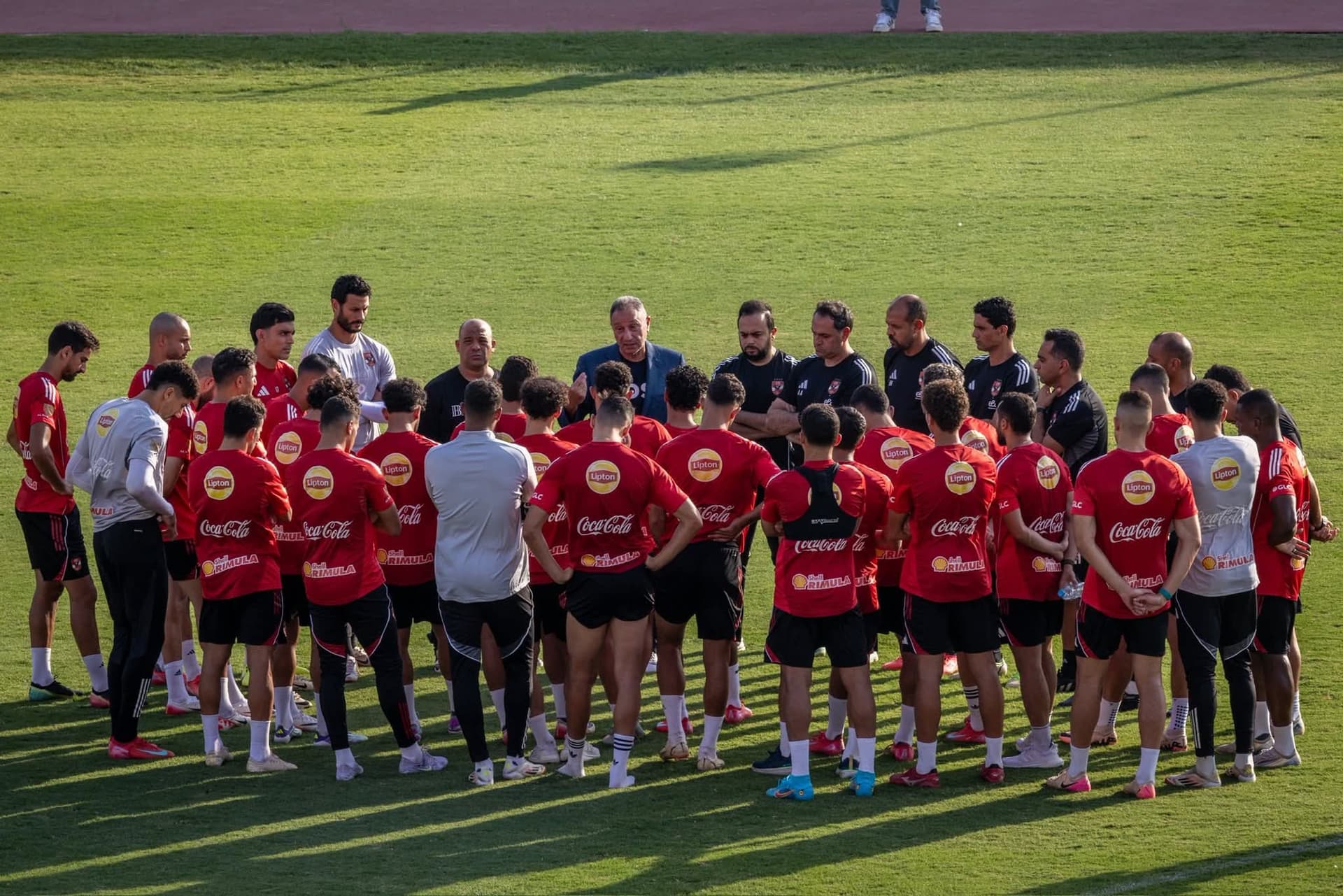 La séance d’entraînement de l’équipe première en présence de Mahmoud El-Khatib
