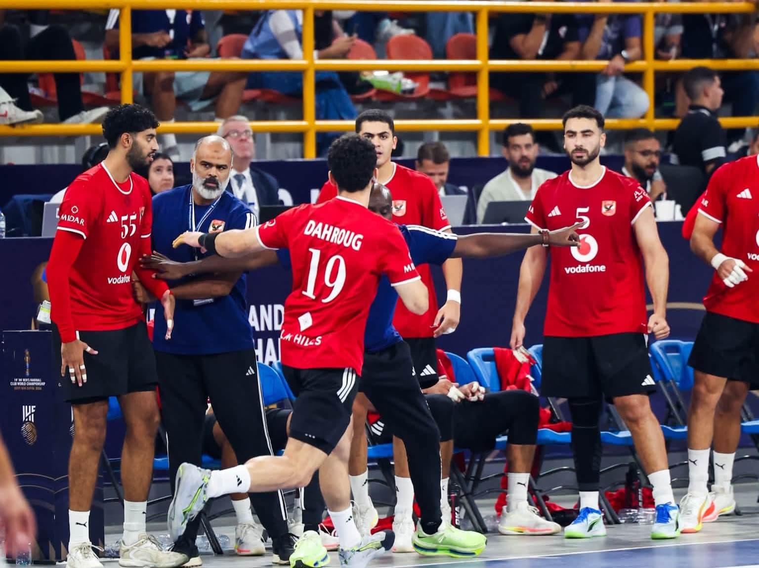 «رجال يد الأهلي» يفوز على الزمالك ويحصد برونزية بطولة العالم