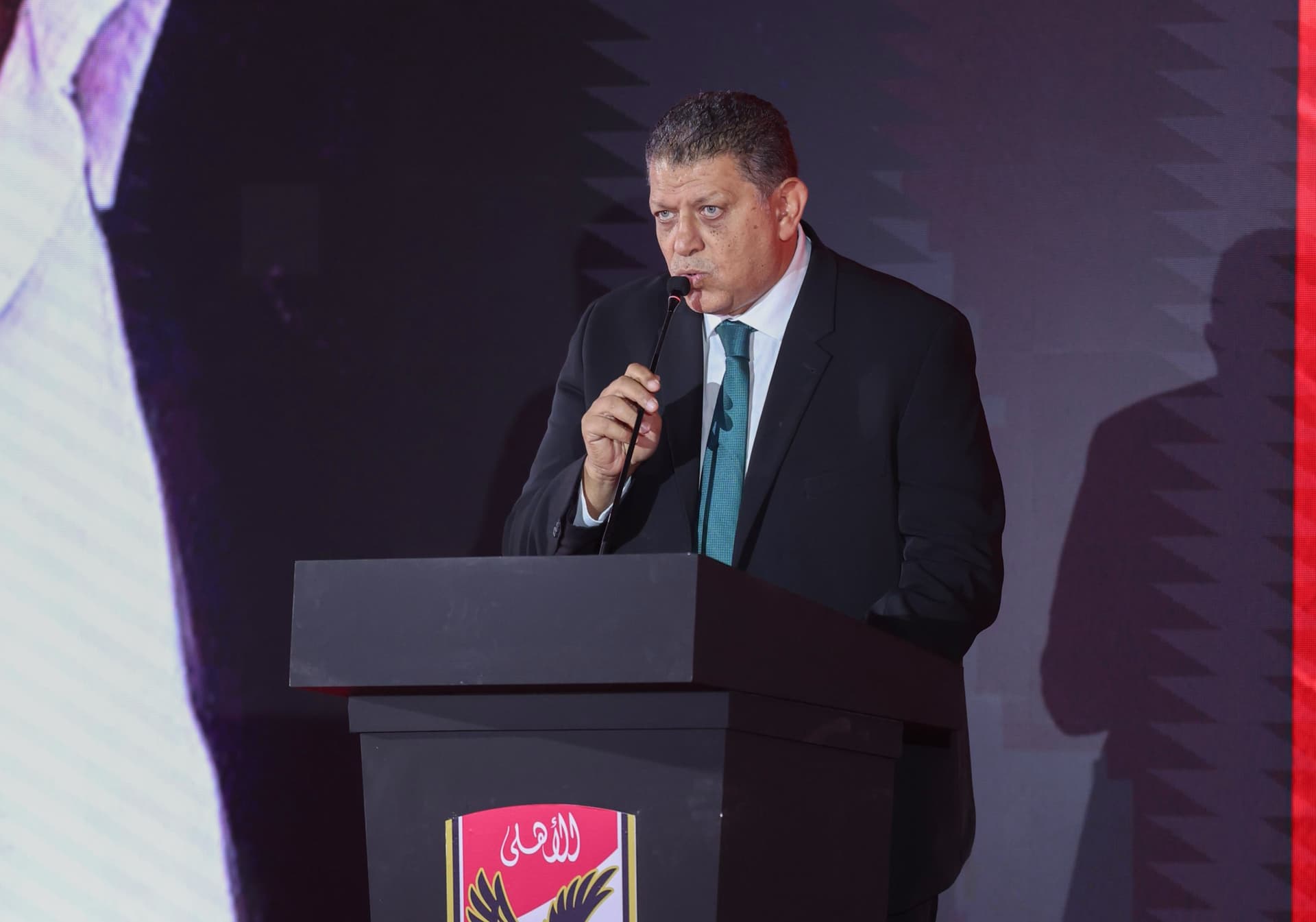 خالد فتحي يهنئ الأهلي بالإنجاز الإفريقي لـ«رجال وسيدات اليد»