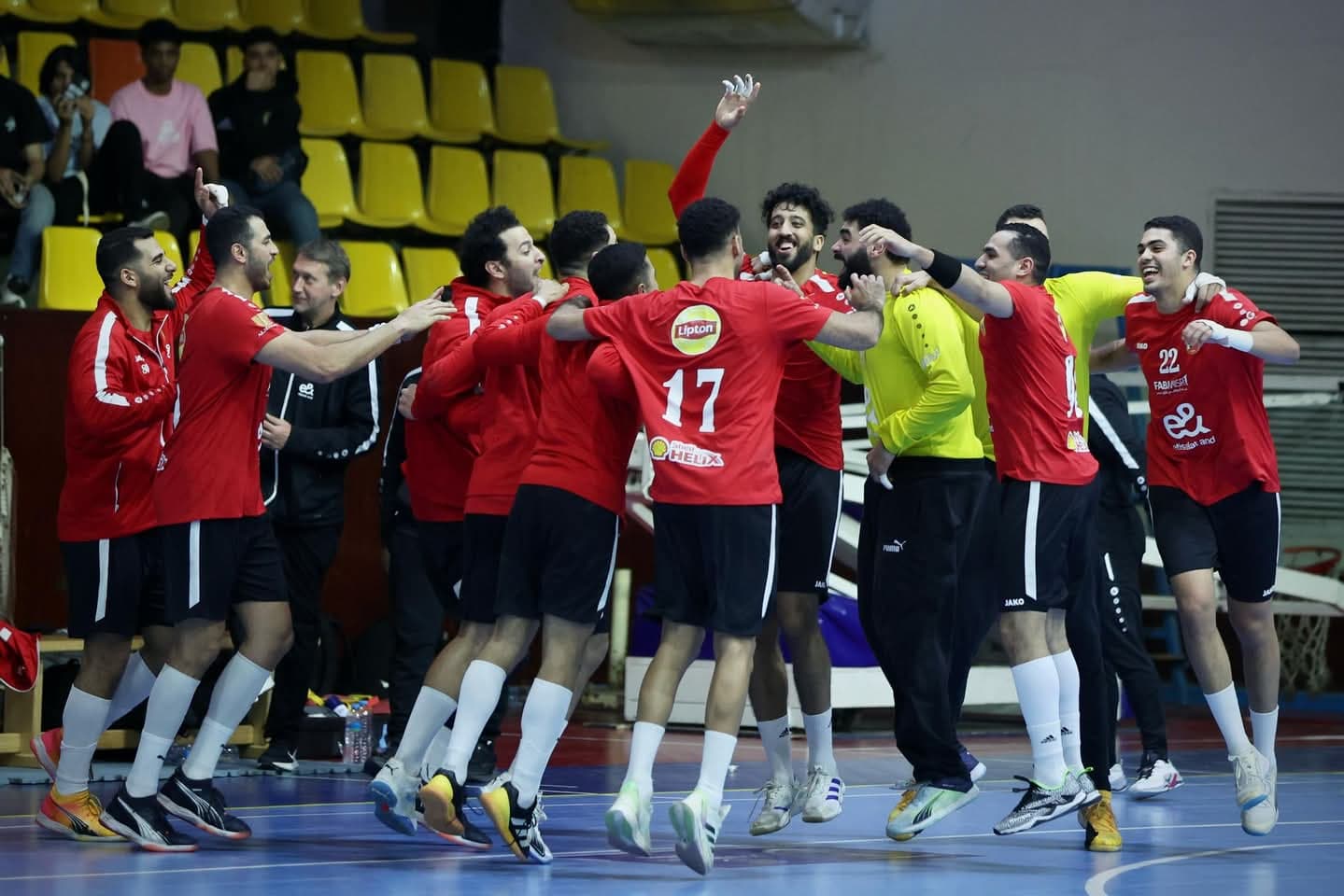 «رجال يد الأهلي» يواجه الزمالك في ليلة تسليم درع الدوري